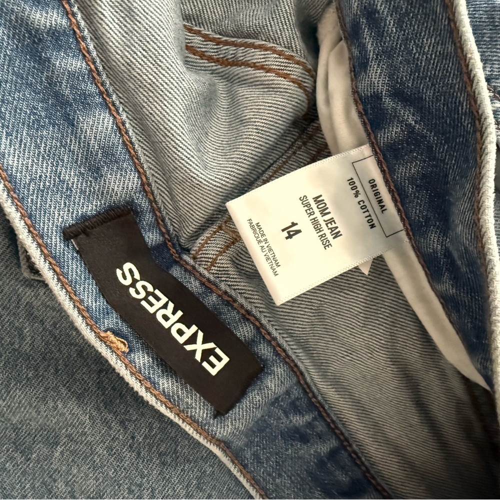 Express Super High Rise Mom Jeans✨ - Picture 6 of 6